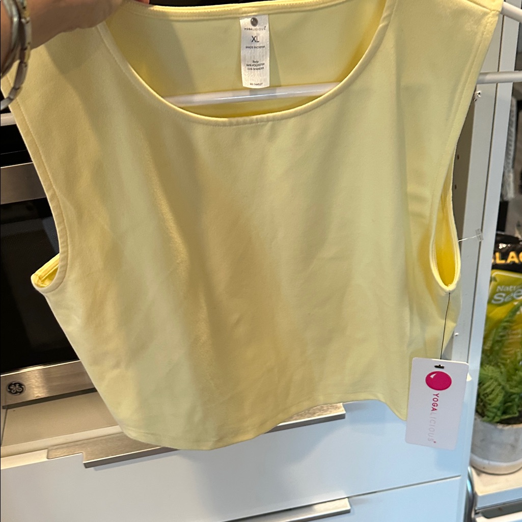 Yogalicious Pale Yellow Sleeveless Crop Tank Nwt $62 Stretchy
